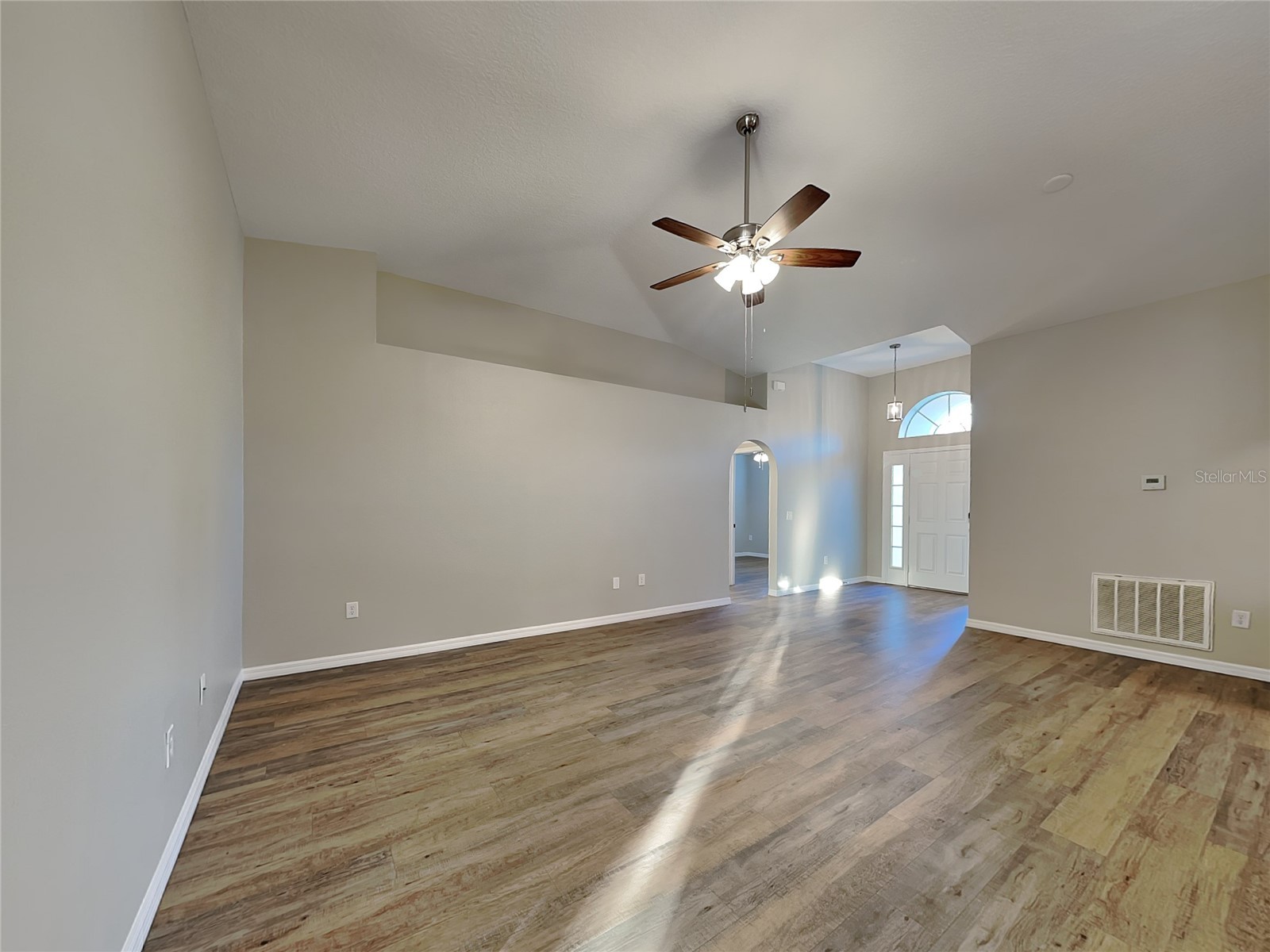  Eustis FL 32726 TB8497686 image2
