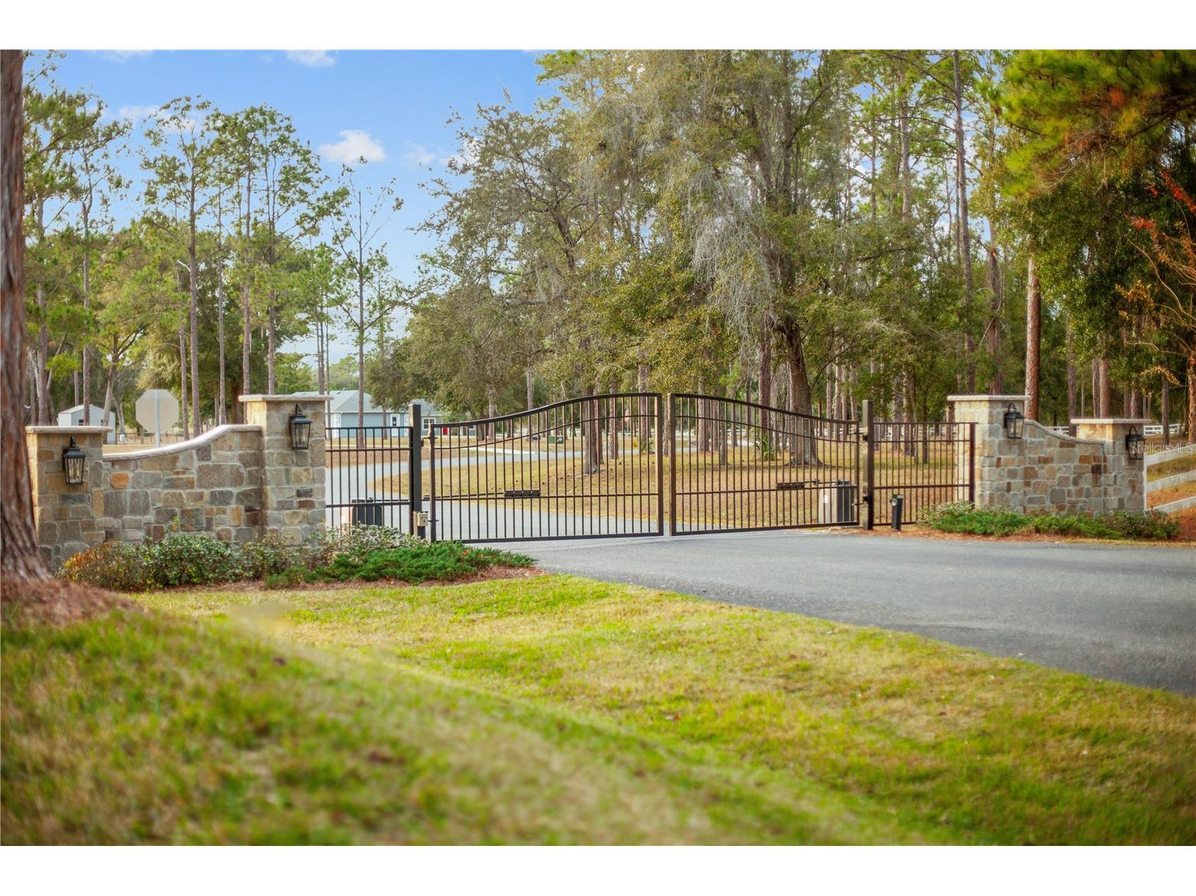 Falabella Groveland FL 34736 O6376979 image39