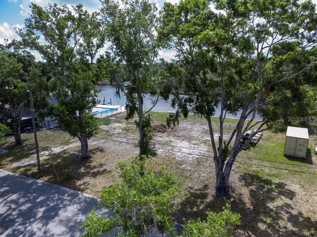 Flotilla Holiday FL 34690 W7875566 image15