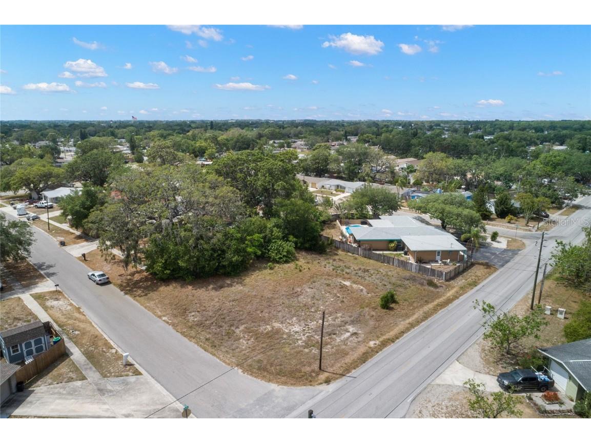 Front Drive Holiday FL 34691 U8199055 image1