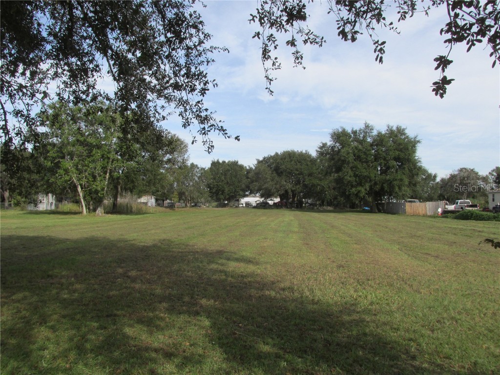 Greyhound Avenue Lake Wales FL 33859 - LAKE LIZZIE K4902344 image1
