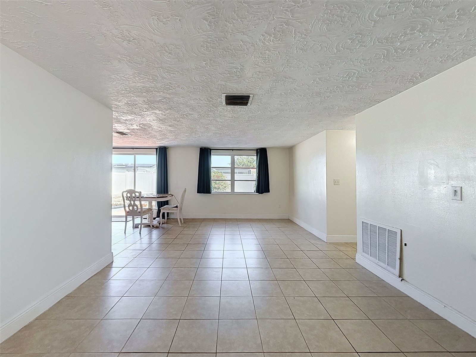  Holiday FL 34691 TB8524572 image3