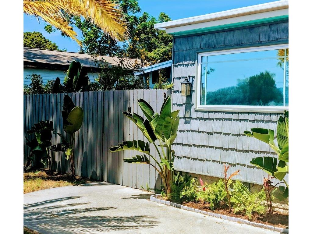  Holiday FL 34691 U8188988 image1