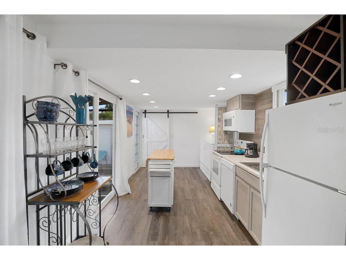  Holiday FL 34691 U8188988 image10