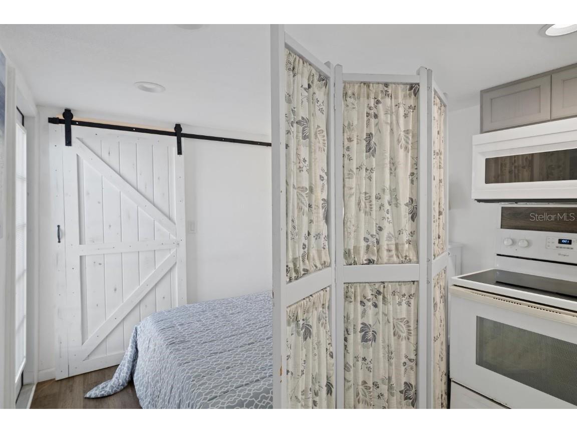  Holiday FL 34691 U8188988 image11