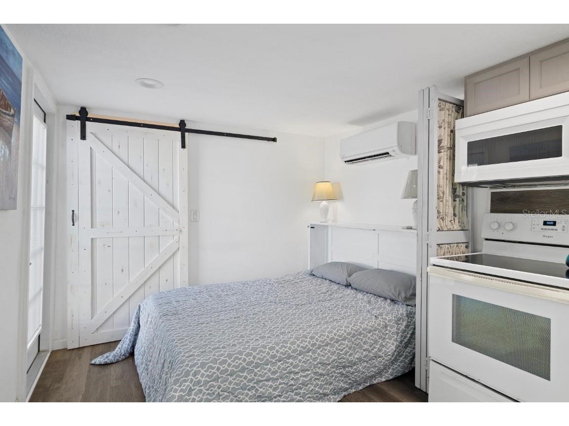  Holiday FL 34691 U8188988 image12