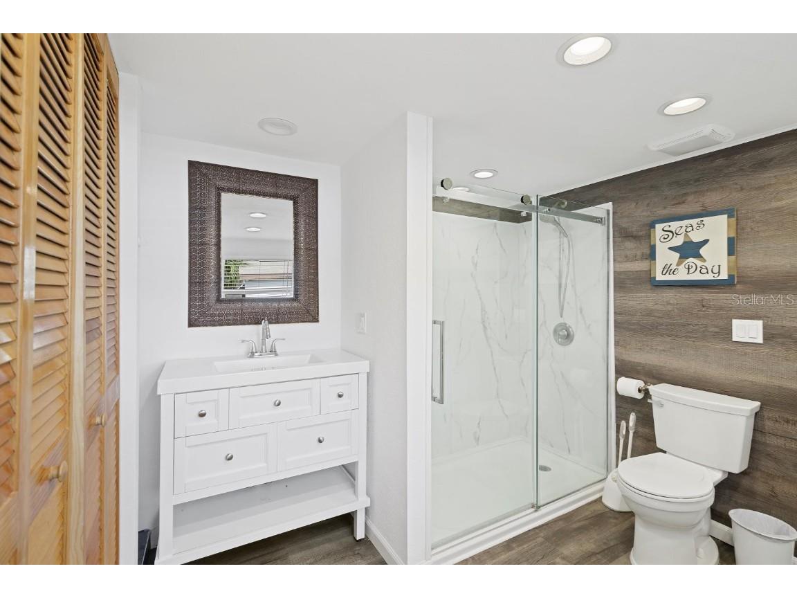  Holiday FL 34691 U8188988 image13