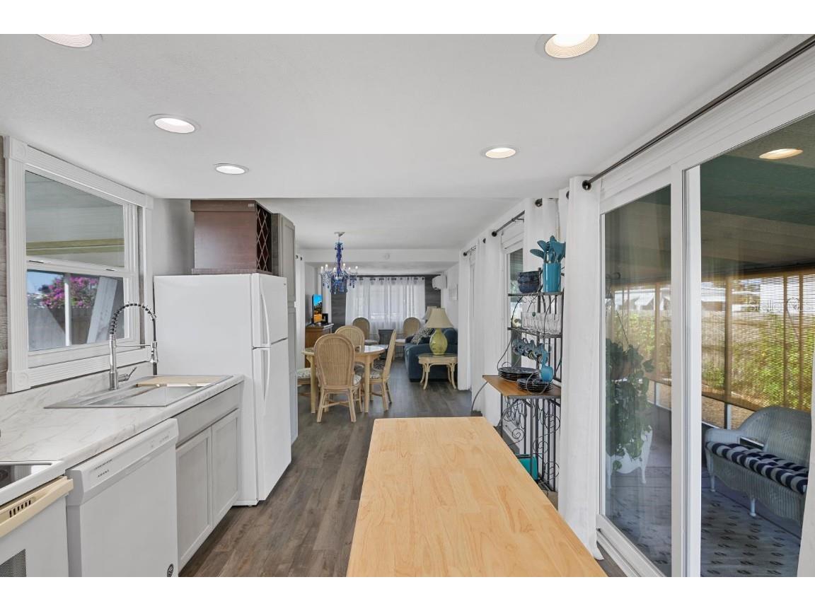  Holiday FL 34691 U8188988 image3