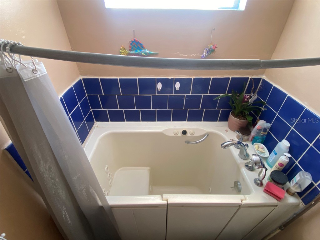  Hudson FL 34667 W7880572 image6