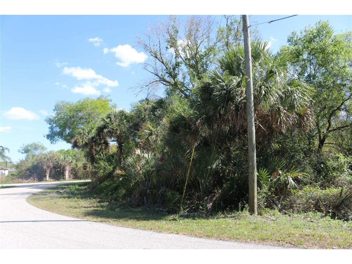 Inland Avenue North Port FL 34288 A4553292 image1