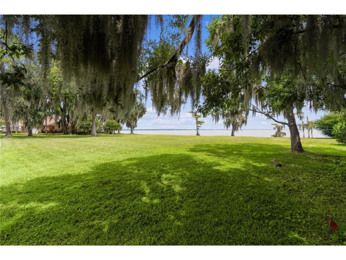 Lakeshore Drive Yalaha FL 34797 - LAKE HARRIS O6229110 image1