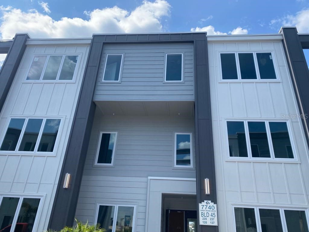  Reunion FL 34747 J963448 image1