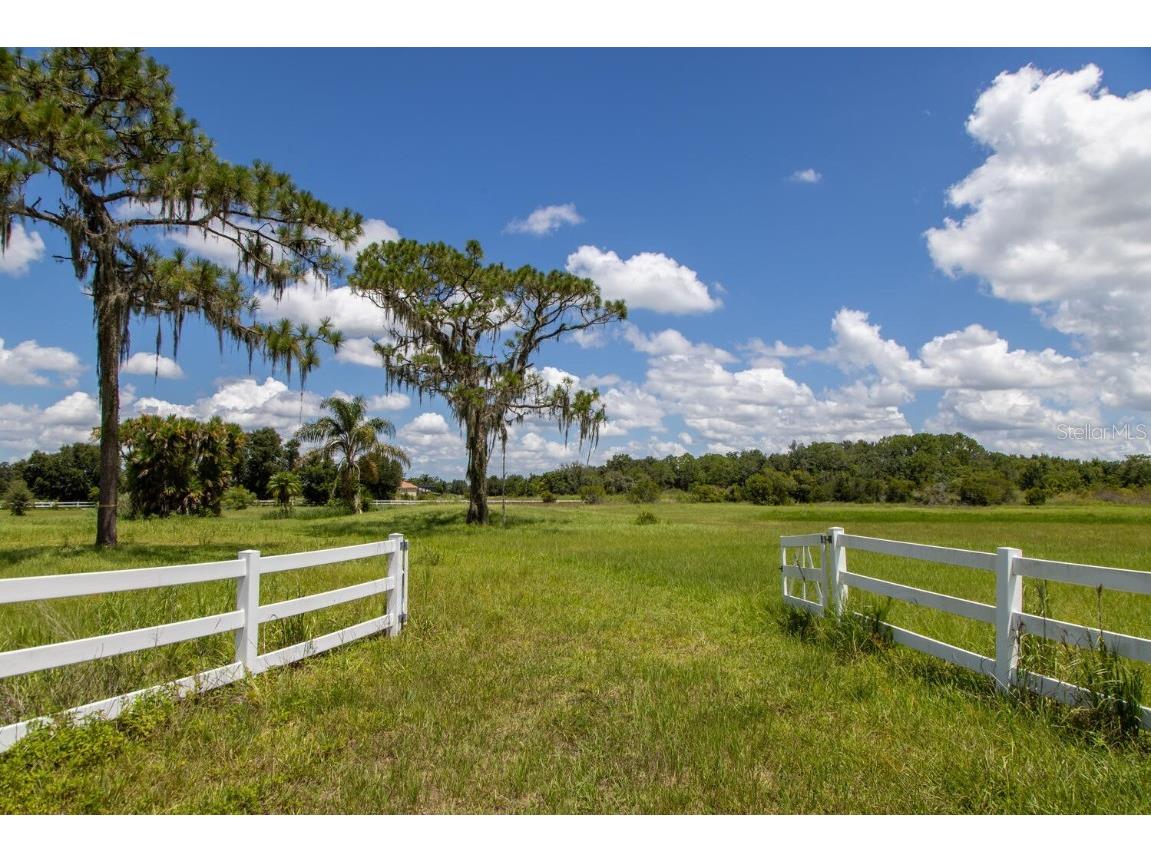 Singletary Road Sarasota FL 34240 A4544165 image1