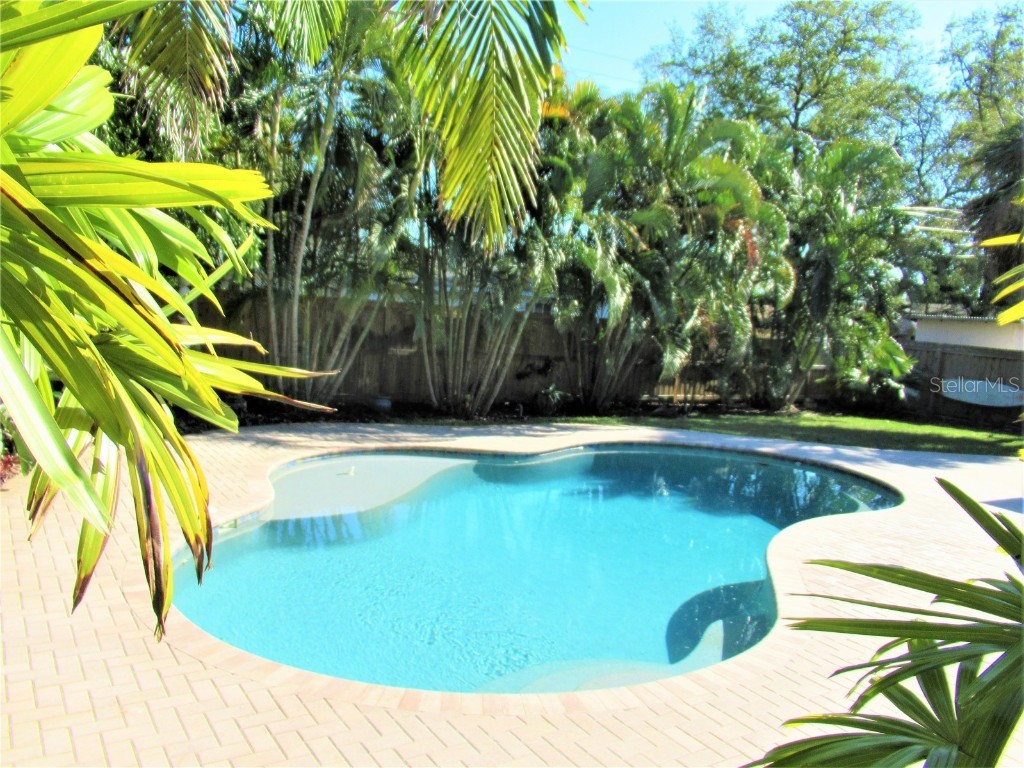  Saint Petersburg FL 33707 U8194394 image1