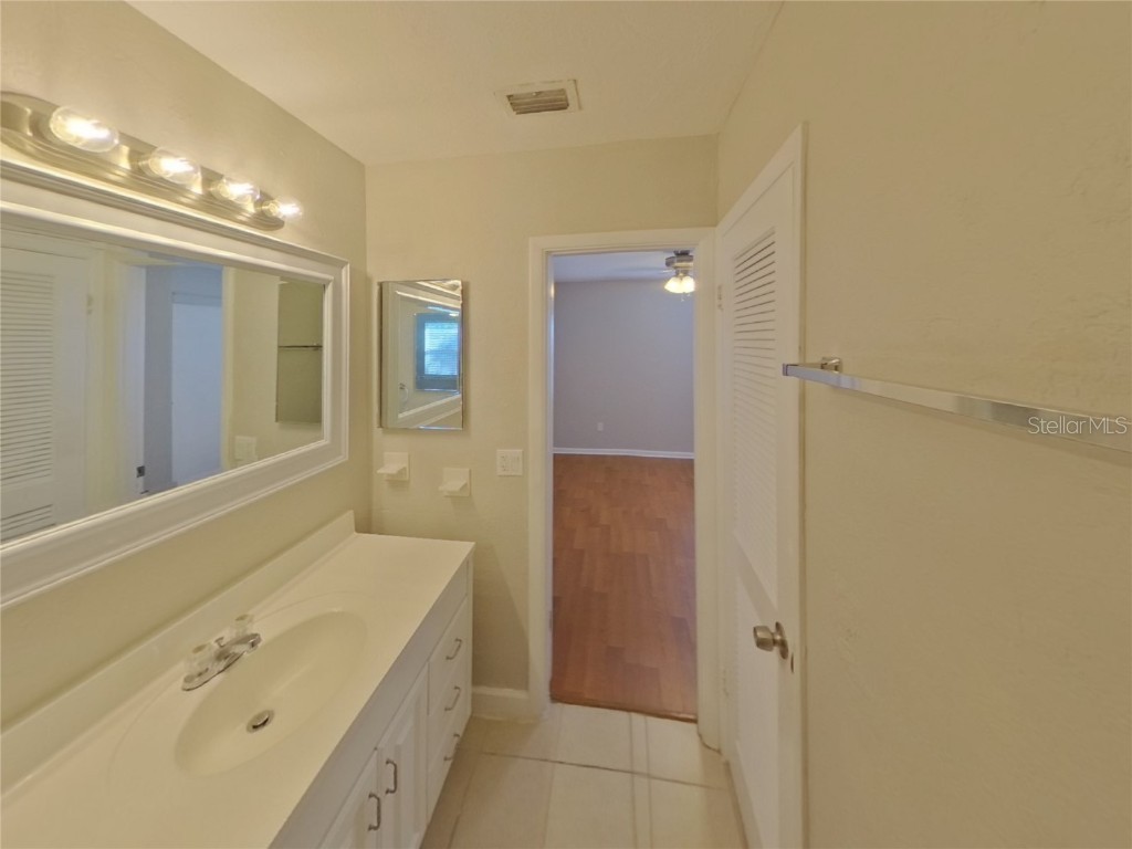  Sarasota FL 34241 TB8445796 image10