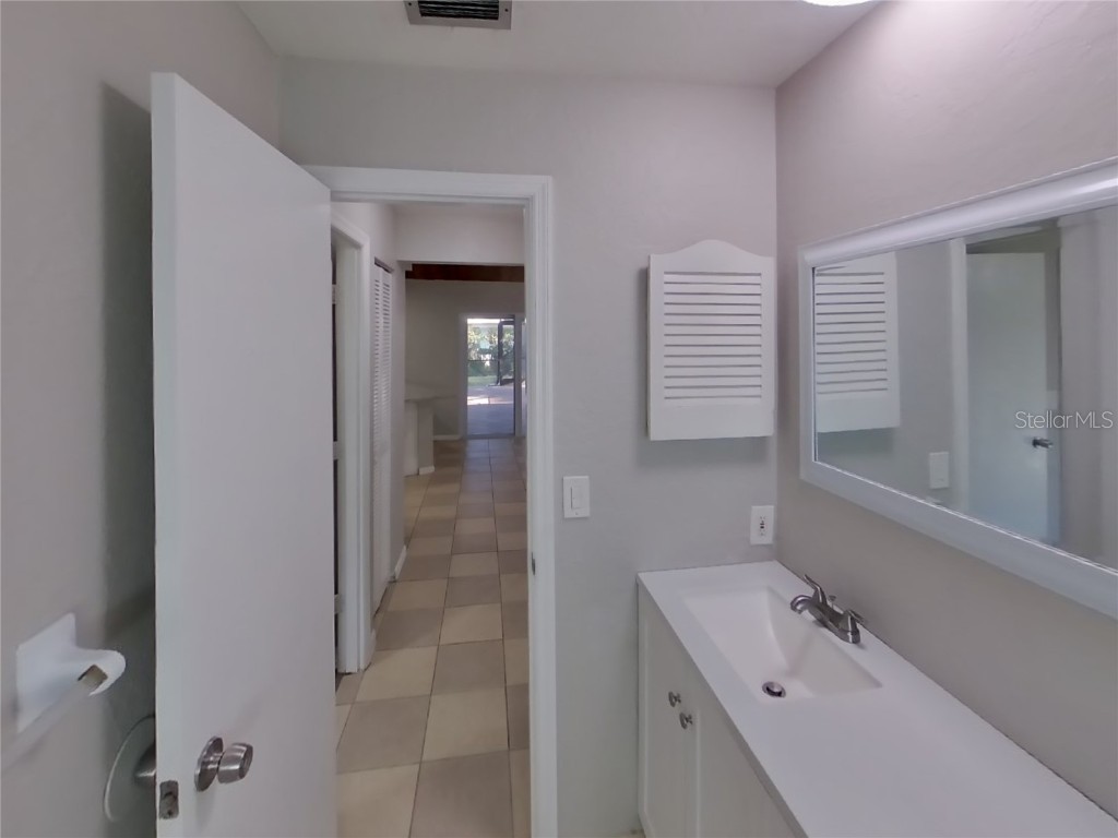  Sarasota FL 34243 TB8449726 image14