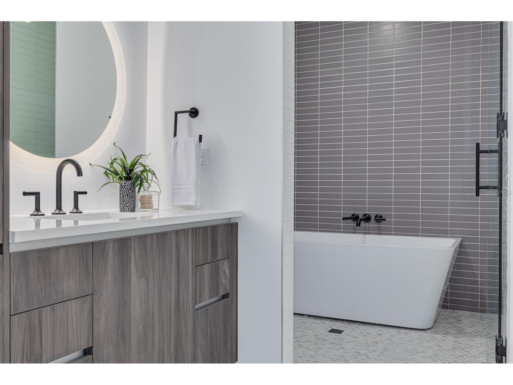  Saint Petersburg FL 33701 TB8419950 image25