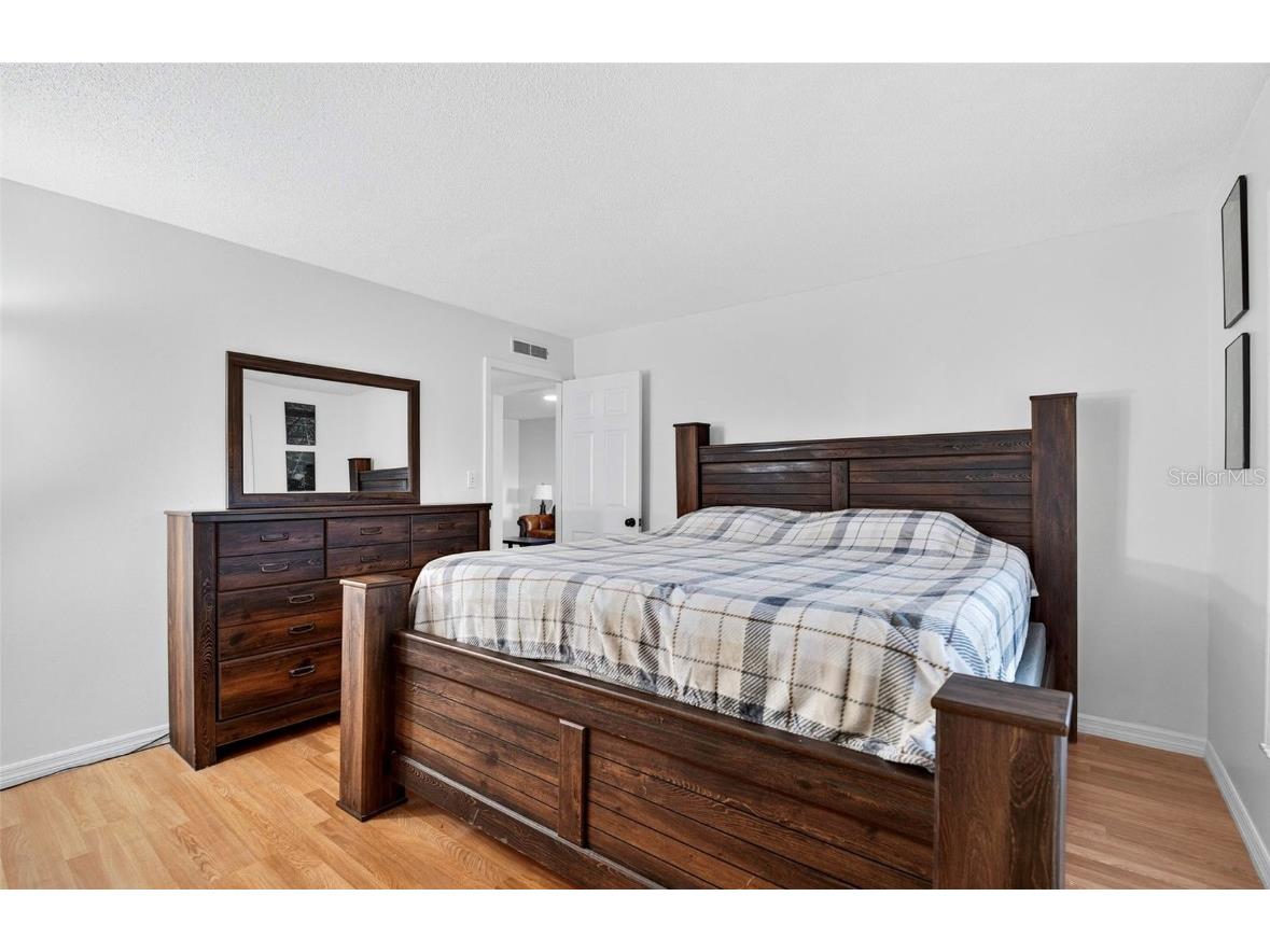  Tampa FL 33609 TB8444599 image17