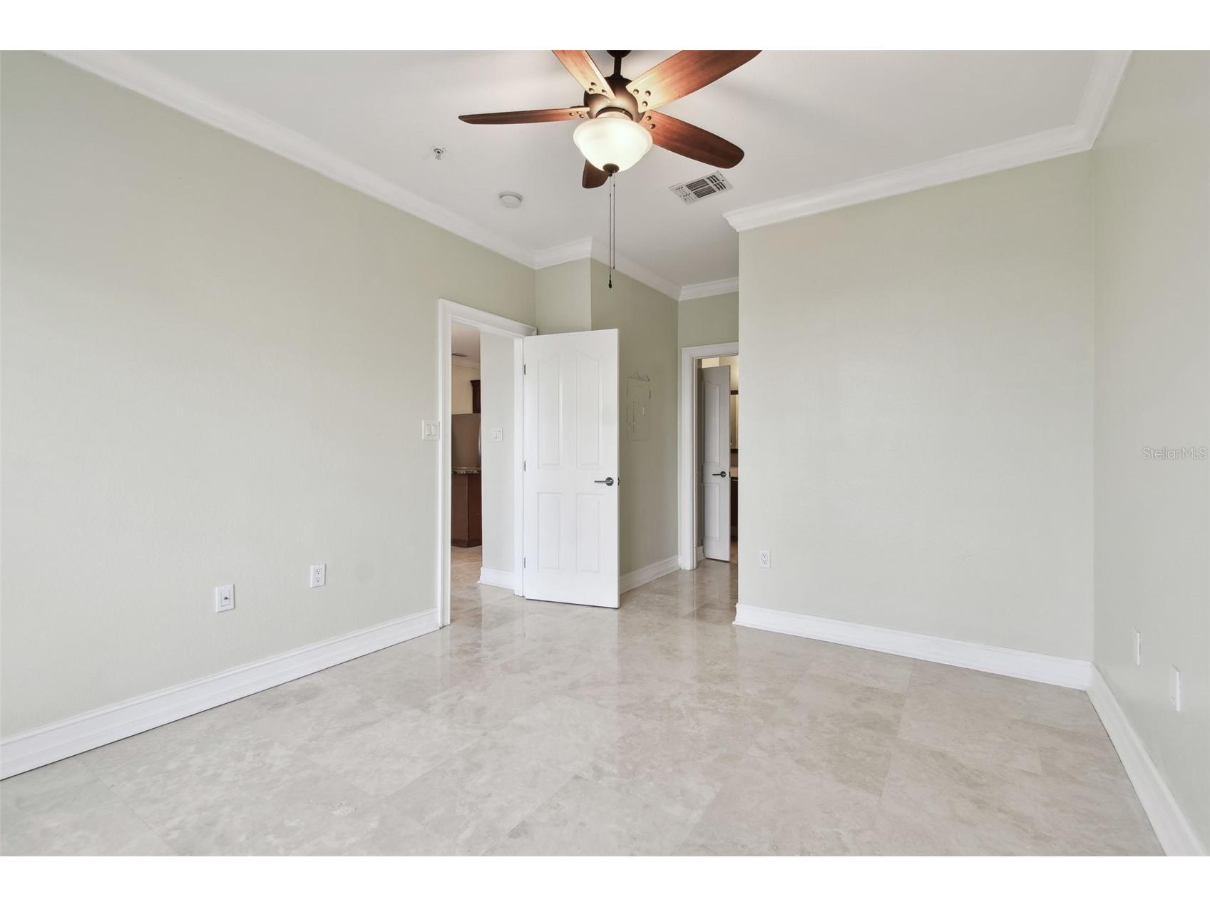  Tampa FL 33611 TB8515856 image20