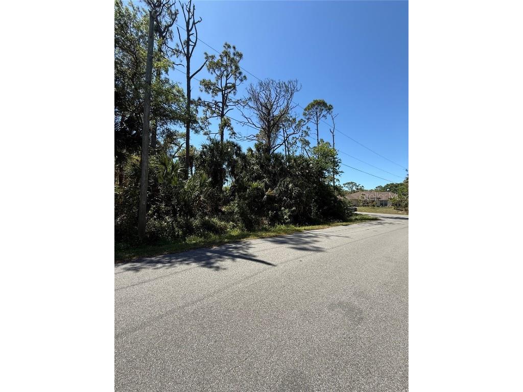 Vineland Avenue North Port FL 34286 A4643819 image4