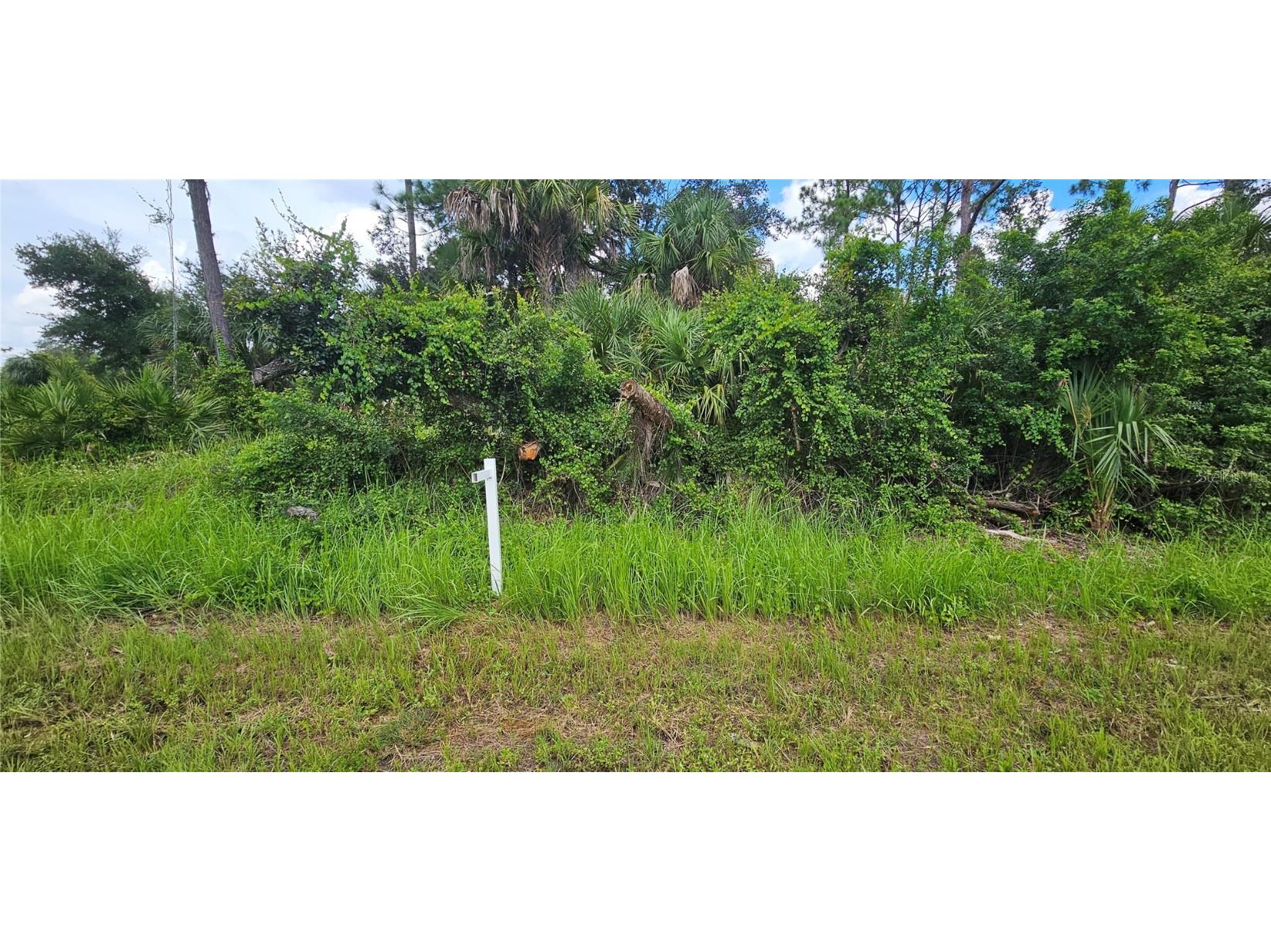 Vivian Road North Port FL 34288 A4623386 image1