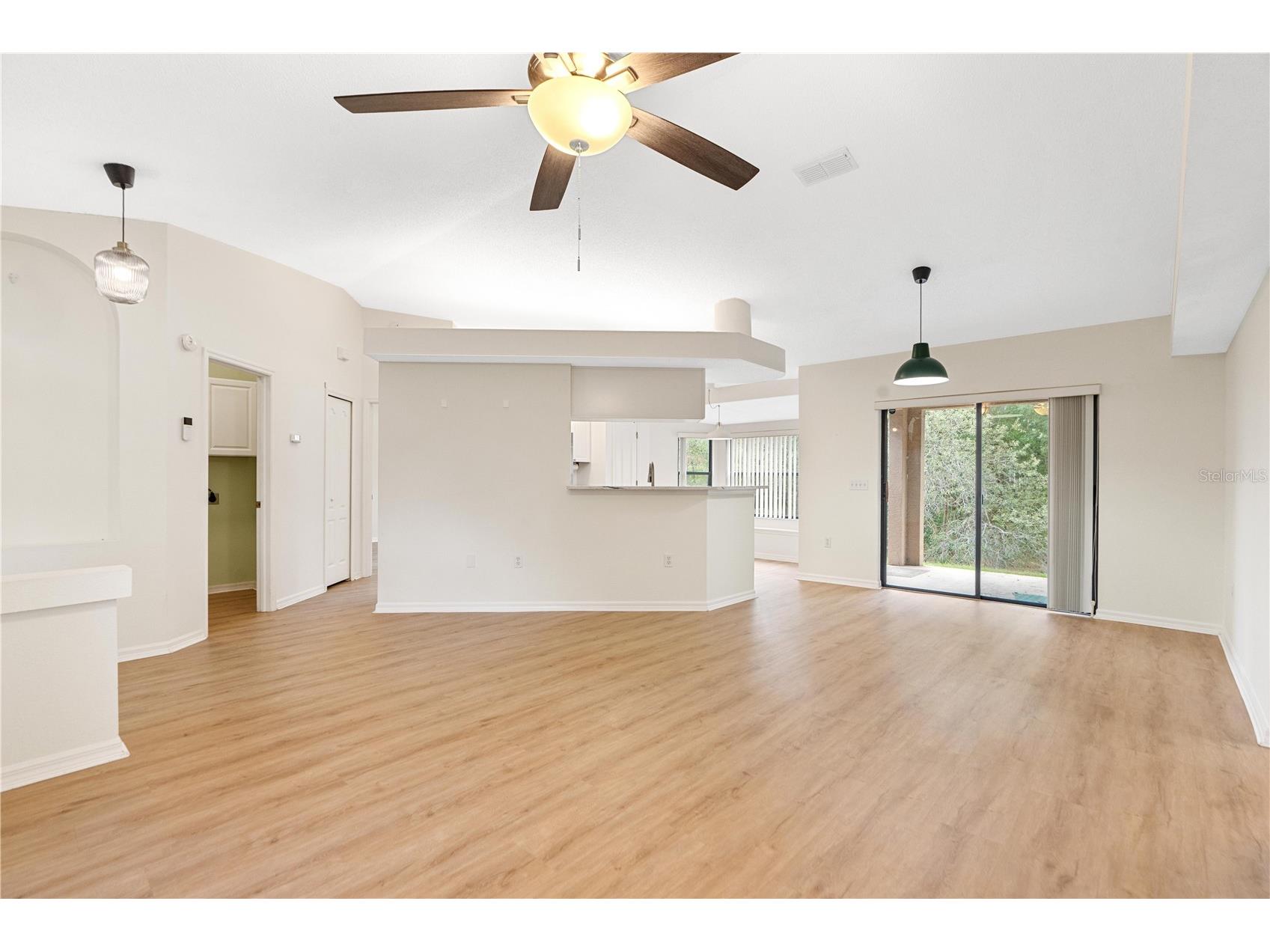 7121 Bastian Court Weeki Wachee FL 34613 W7885860 image6