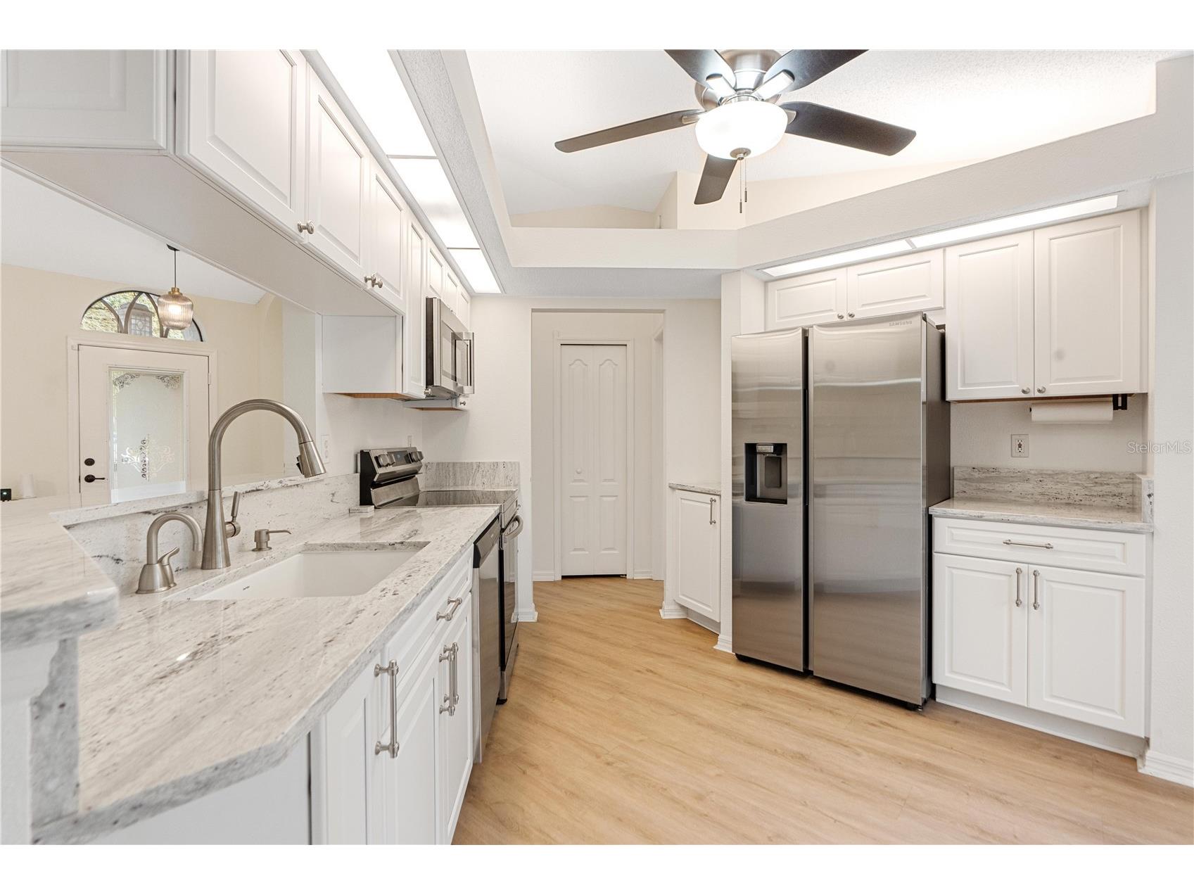 7121 Bastian Court Weeki Wachee FL 34613 W7885860 image8
