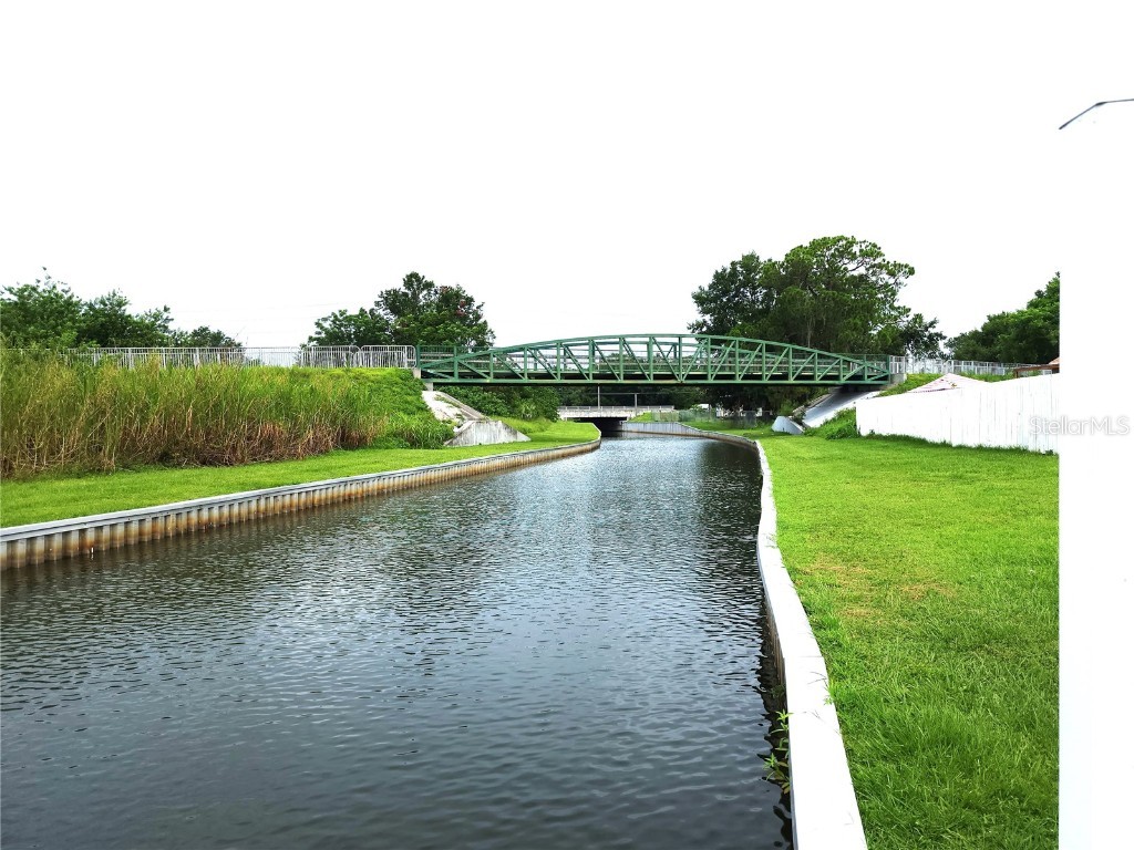 0 Carefree Cove Drive Winter Haven FL 33881 - LAKE HARTRIDGE AND LAKE CONNIE L4937999 image1