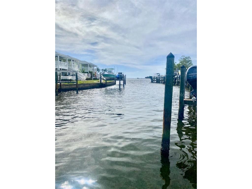 0 NE Beach Drive SE #95SS Saint Petersburg FL 33705 - TAMPA BAY CHANNEL TB8322930 image1