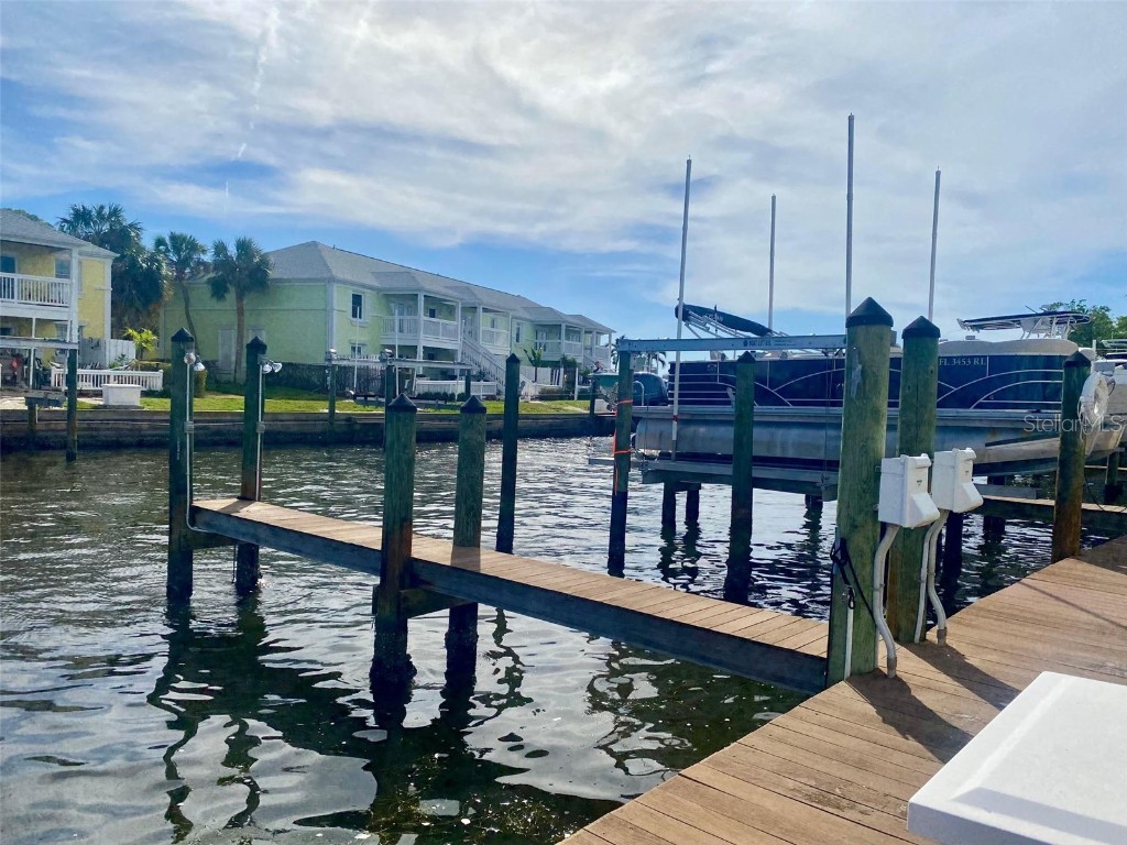 0 NE Beach Drive SE #95SS Saint Petersburg FL 33705 - TAMPA BAY CHANNEL TB8446304 image3