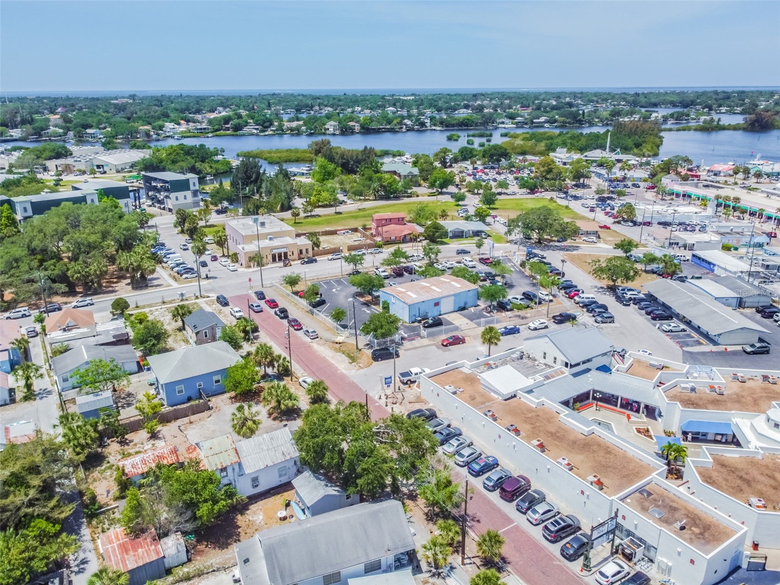 00 Athens Tarpon Springs FL 34689 U8199588 image3