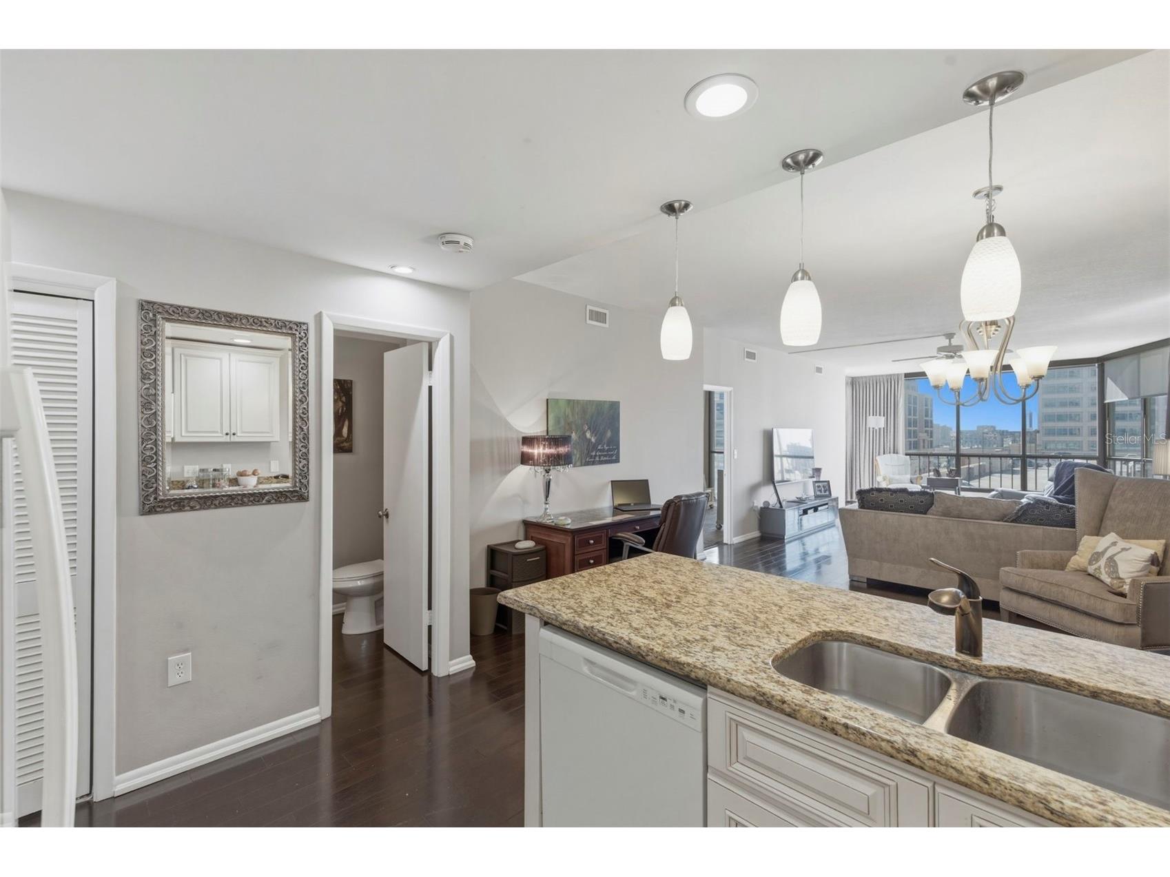 1 Beach Drive SE #1109 Saint Petersburg FL 33701 TB8478764 image5