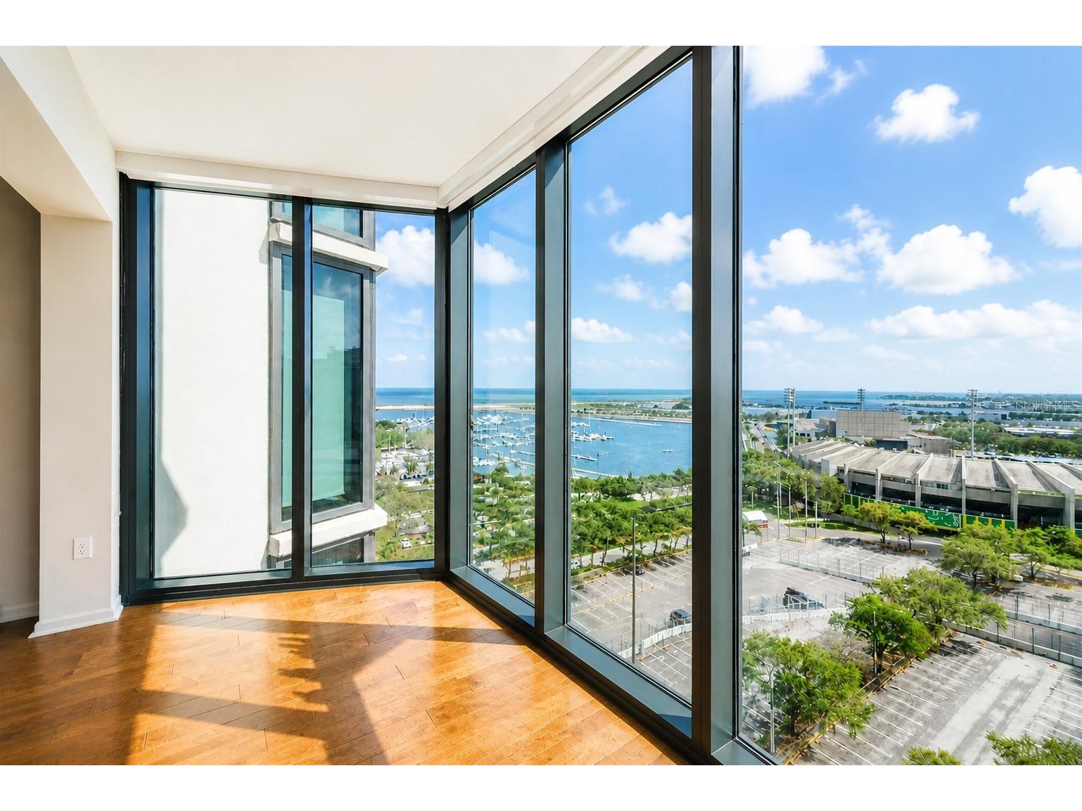 1 Beach Drive SE #1207 Saint Petersburg FL 33701 TB8501895 image1