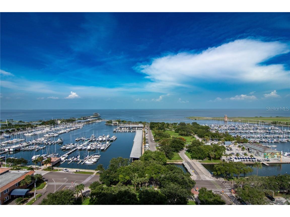 1 Beach Drive SE #1705 Saint Petersburg FL 33701 U8165866 image1