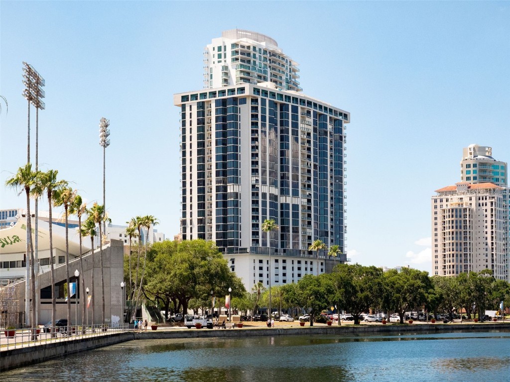 1 Beach Drive SE #1810 Saint Petersburg FL 33701 U8235358 image1