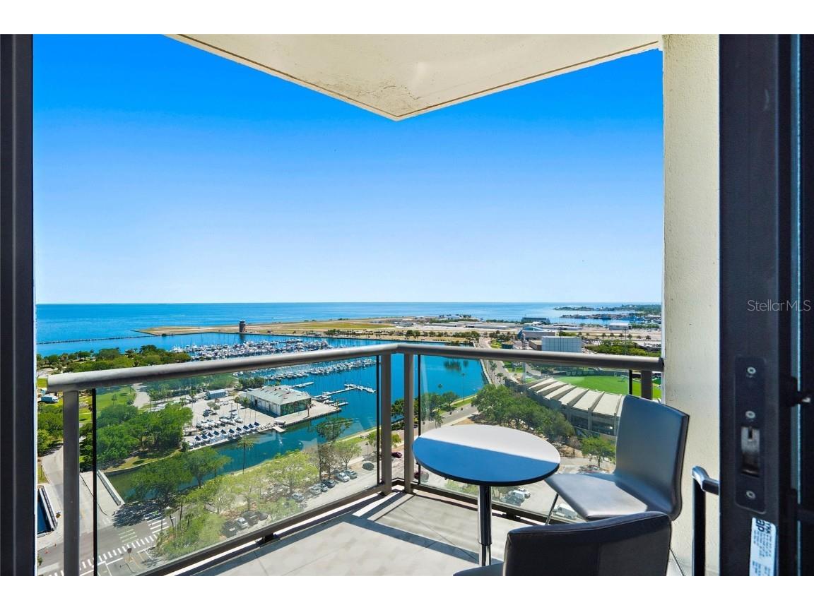 1 Beach Drive SE #1906 Saint Petersburg FL 33701 U8195114 image1
