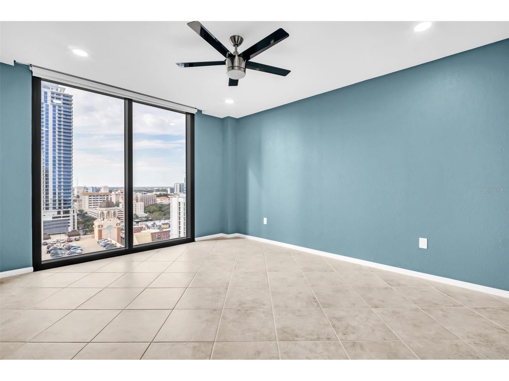 1 Beach Drive SE #1910 Saint Petersburg FL 33701 TB8465639 image16