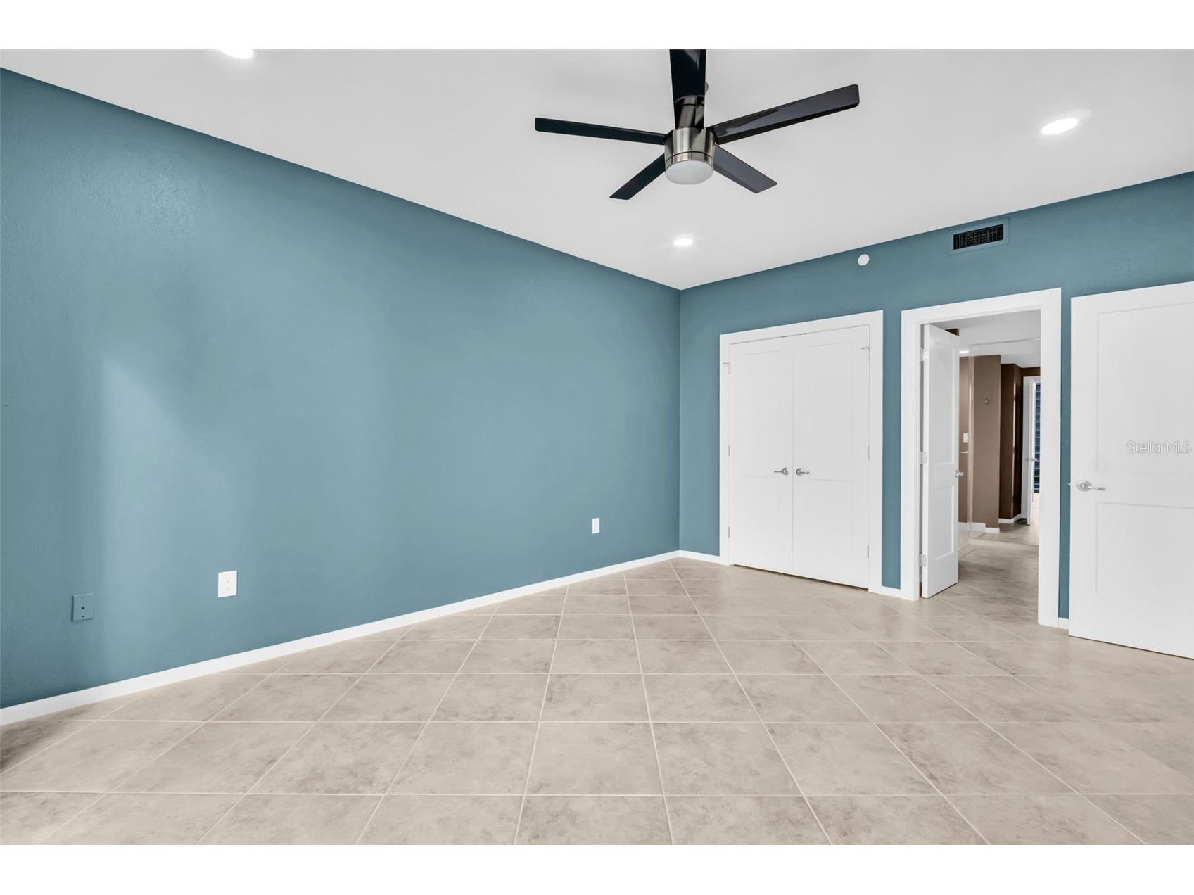 1 Beach Drive SE #1910 Saint Petersburg FL 33701 TB8465639 image17