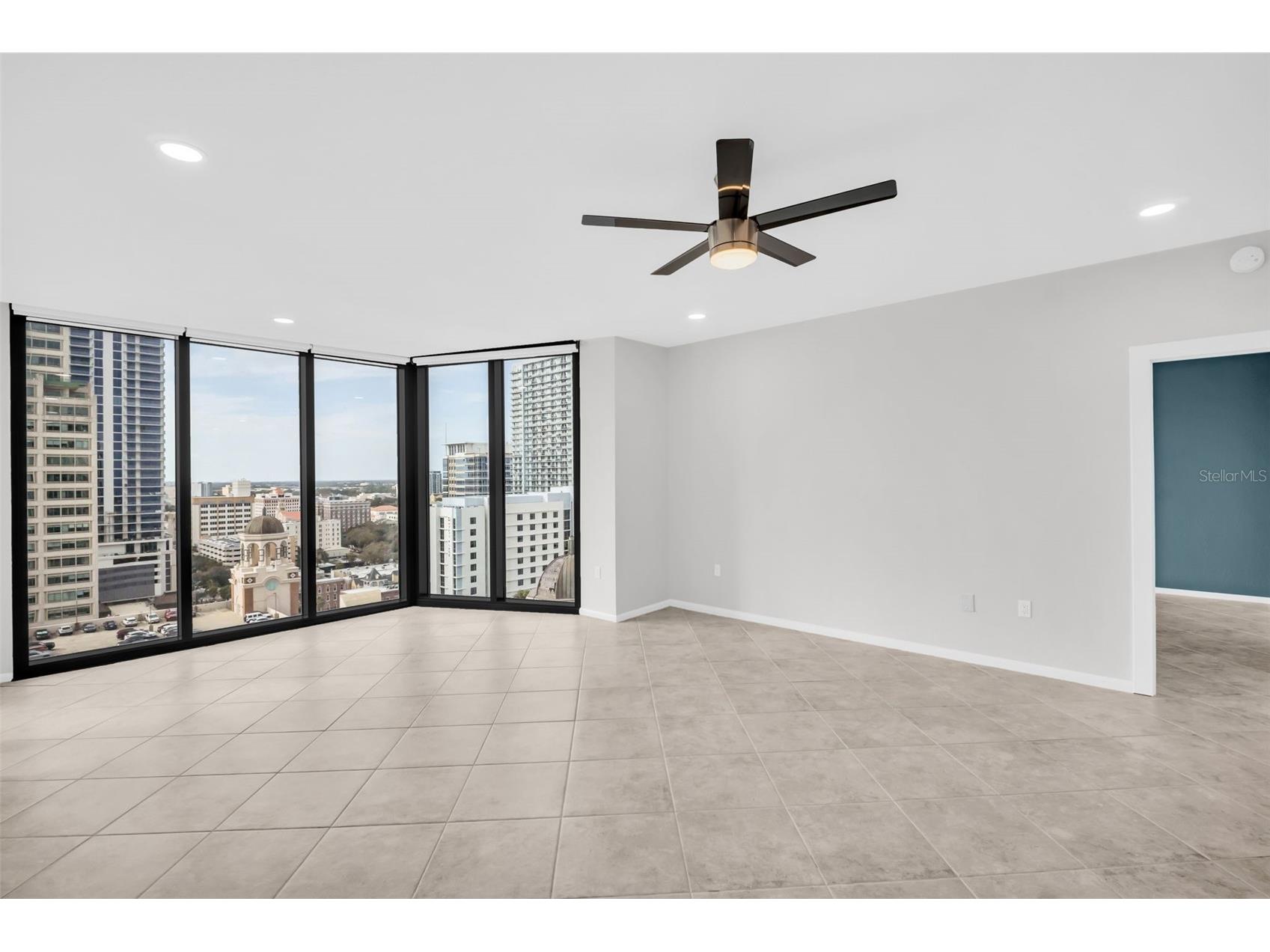 1 Beach Drive SE #1910 Saint Petersburg FL 33701 TB8465639 image2