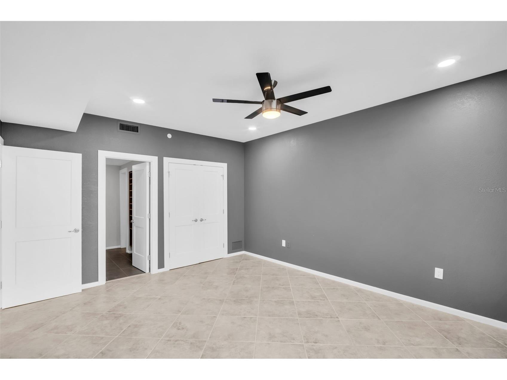 1 Beach Drive SE #1910 Saint Petersburg FL 33701 TB8465639 image4