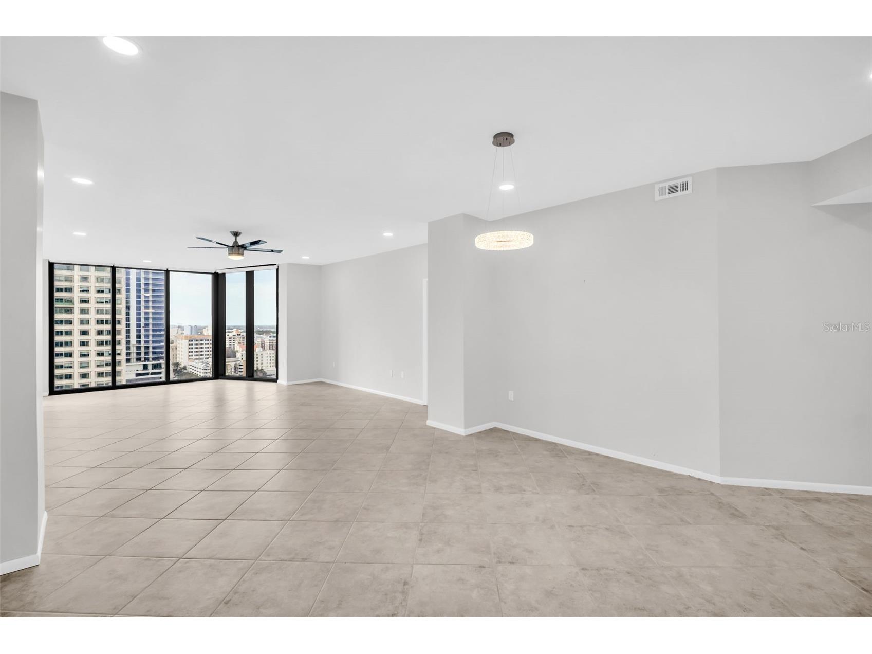 1 Beach Drive SE #1910 Saint Petersburg FL 33701 TB8465639 image5