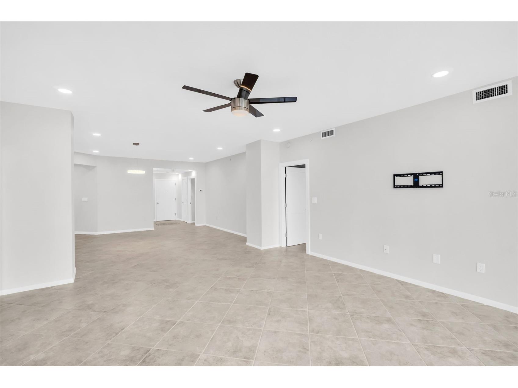 1 Beach Drive SE #1910 Saint Petersburg FL 33701 TB8465639 image8