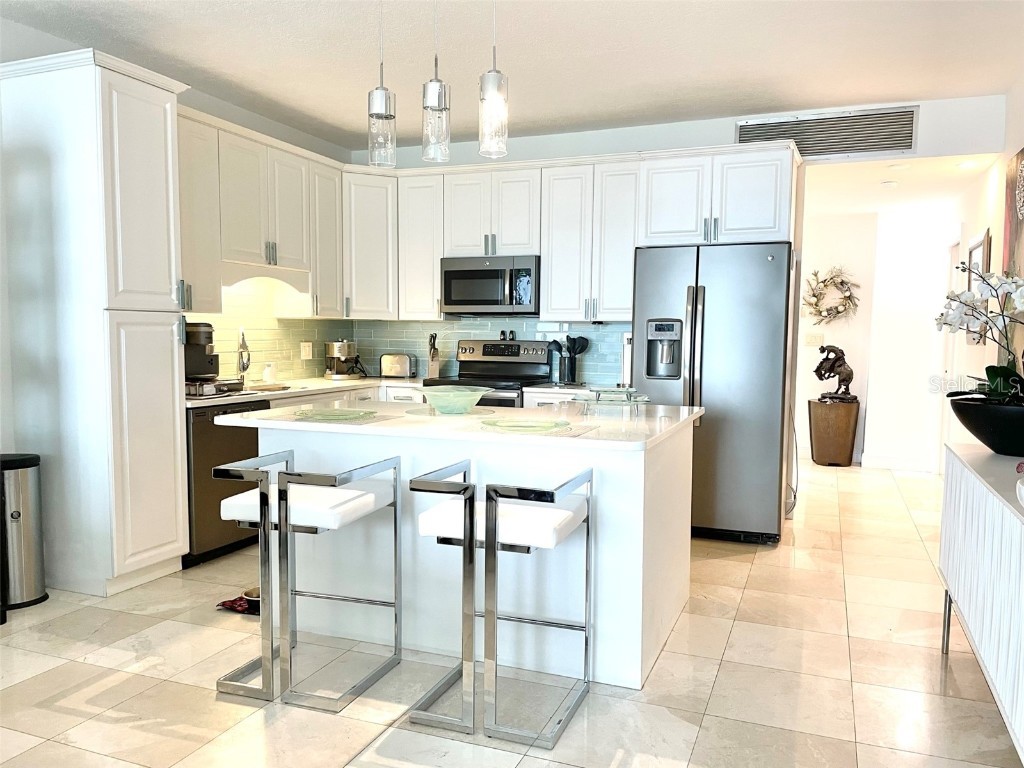 1 Beach Drive SE #2312 Saint Petersburg FL 33701 TB8355178 image2