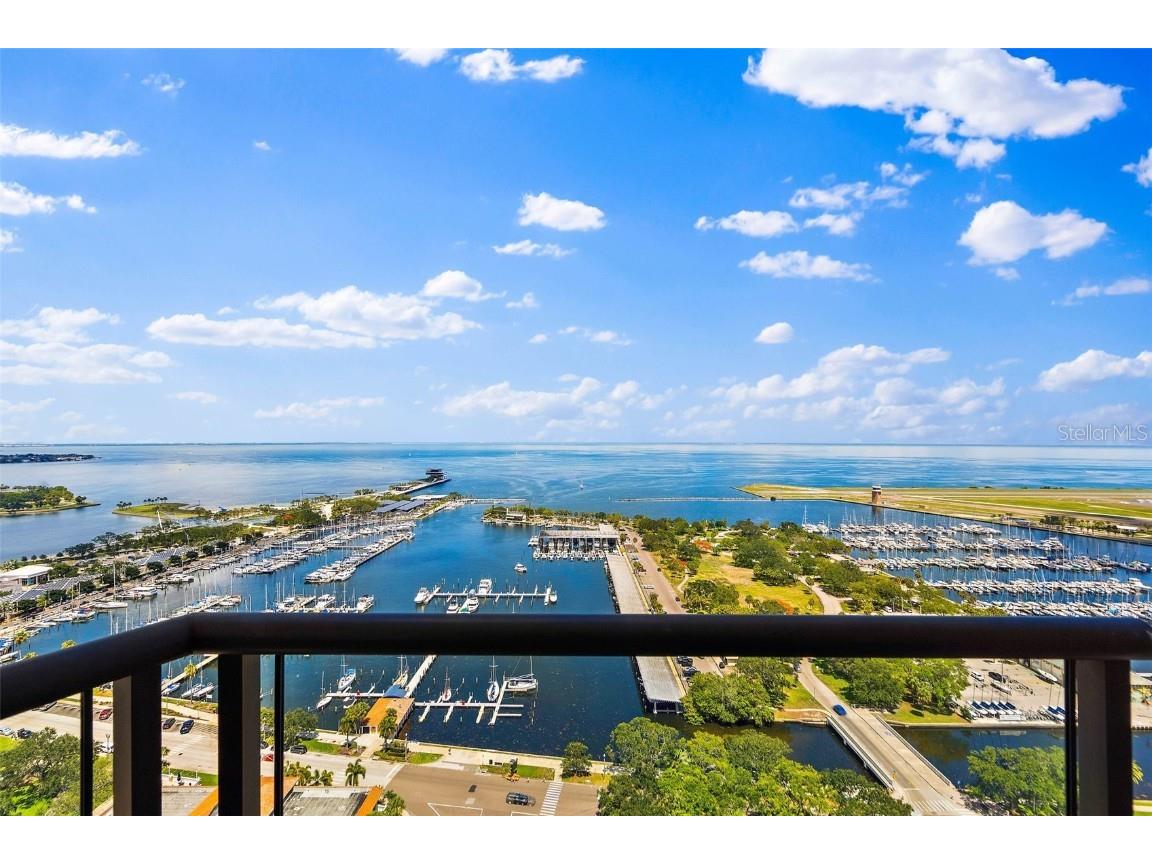 1 Beach Drive SE #2702 Saint Petersburg FL 33701 U8205207 image1