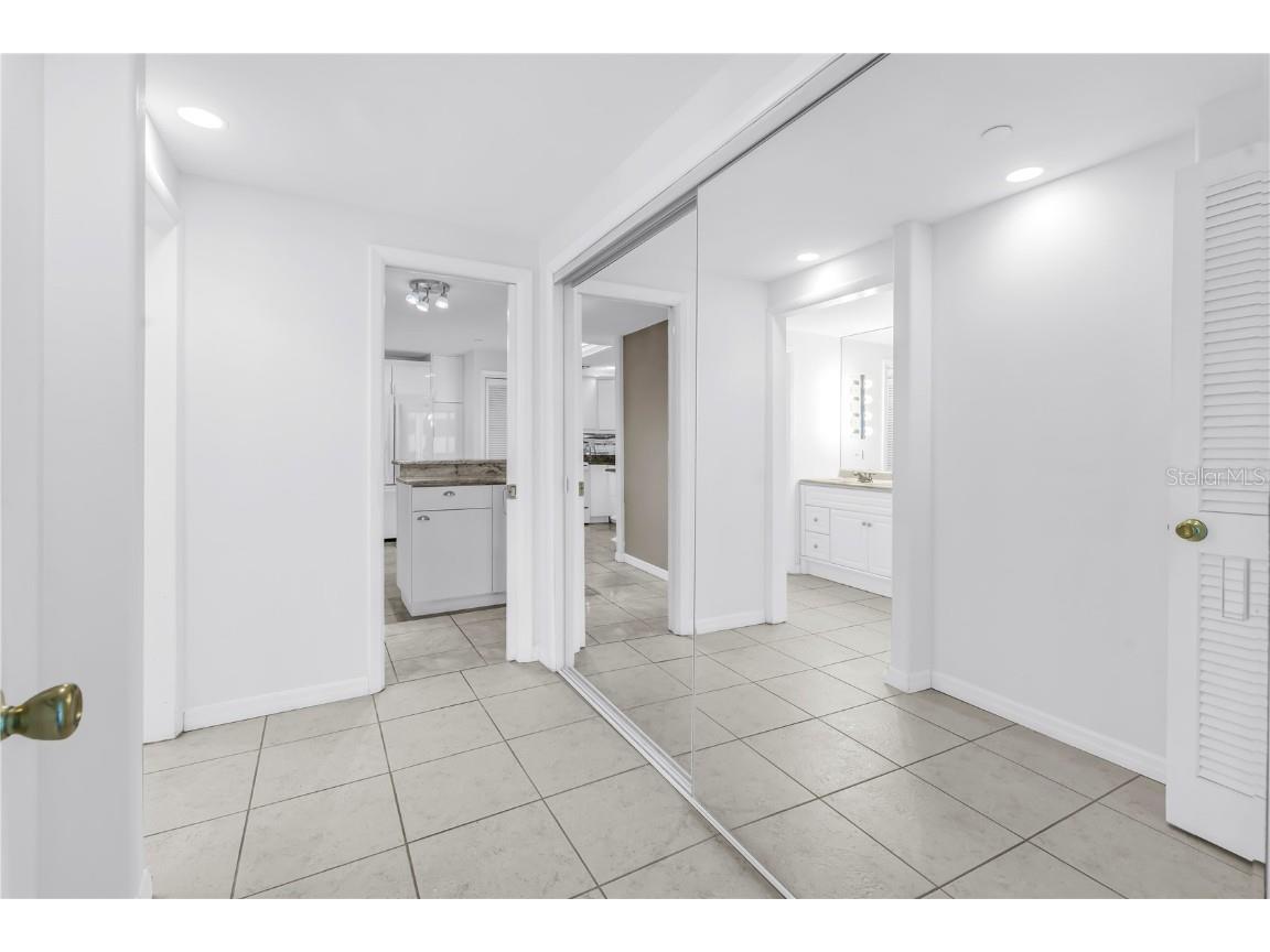 1 Beach Drive SE #810 Saint Petersburg FL 33701 TB8418213 image23