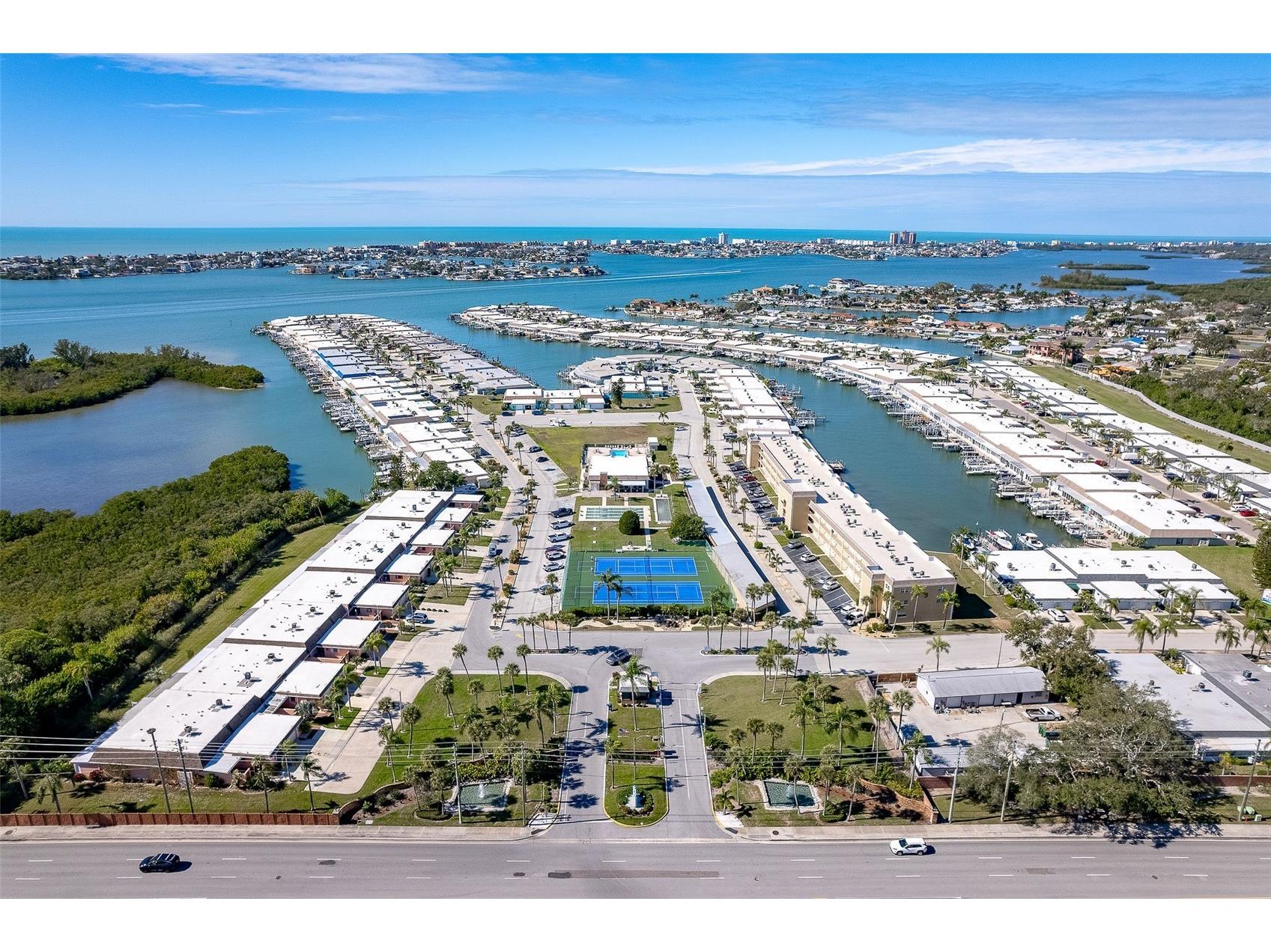 1 Boca Ciega Point Boulevard #113 Saint Petersburg FL 33708 - BOC CIEGA BAY TB8464407 image1