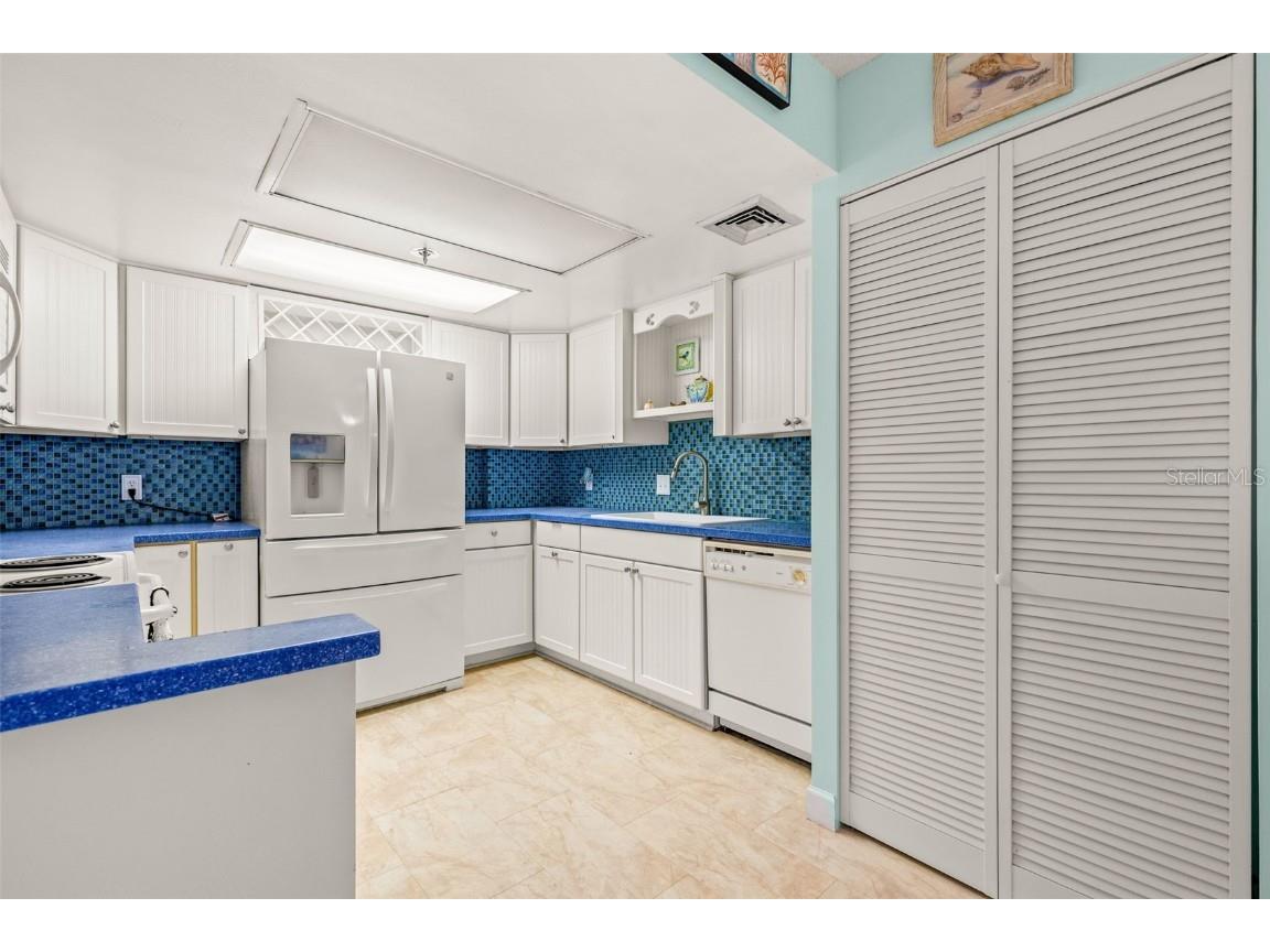 1 Key Capri #102E Treasure Island FL 33706 TB8432178 image8