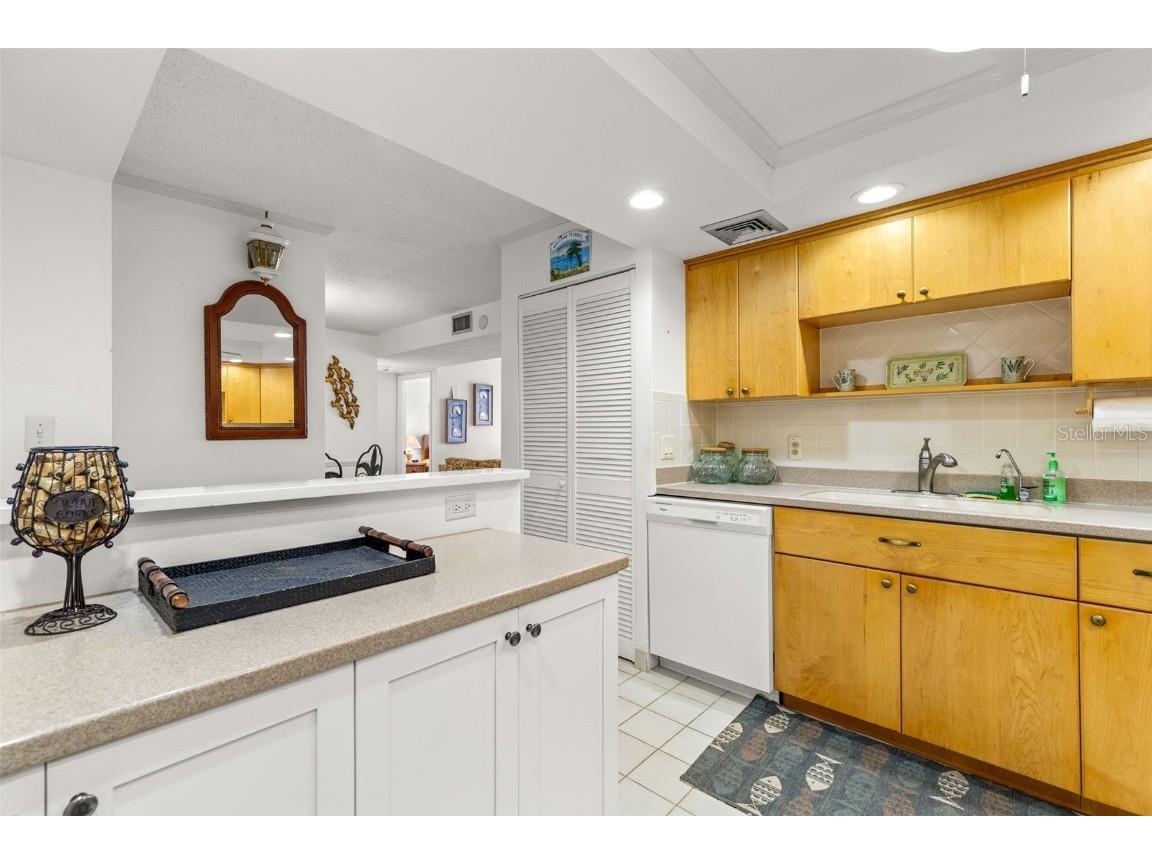 1 Key Capri #104E Treasure Island FL 33706 TB8426789 image9