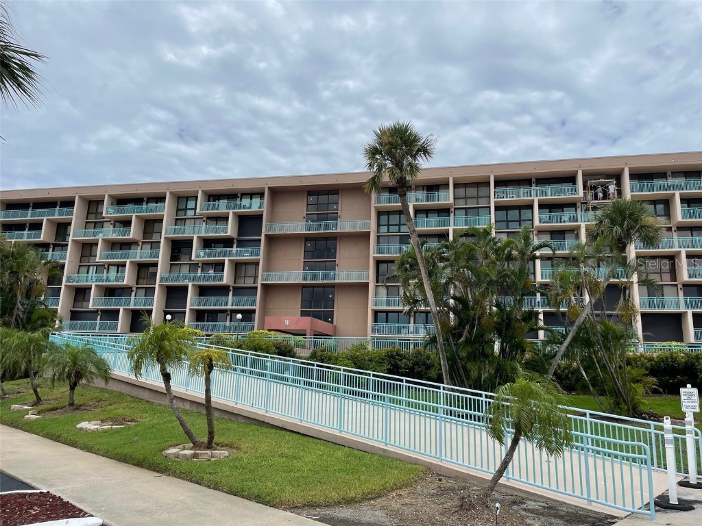 1 Key Capri #104W Treasure Island FL 33706 A4659475 image36