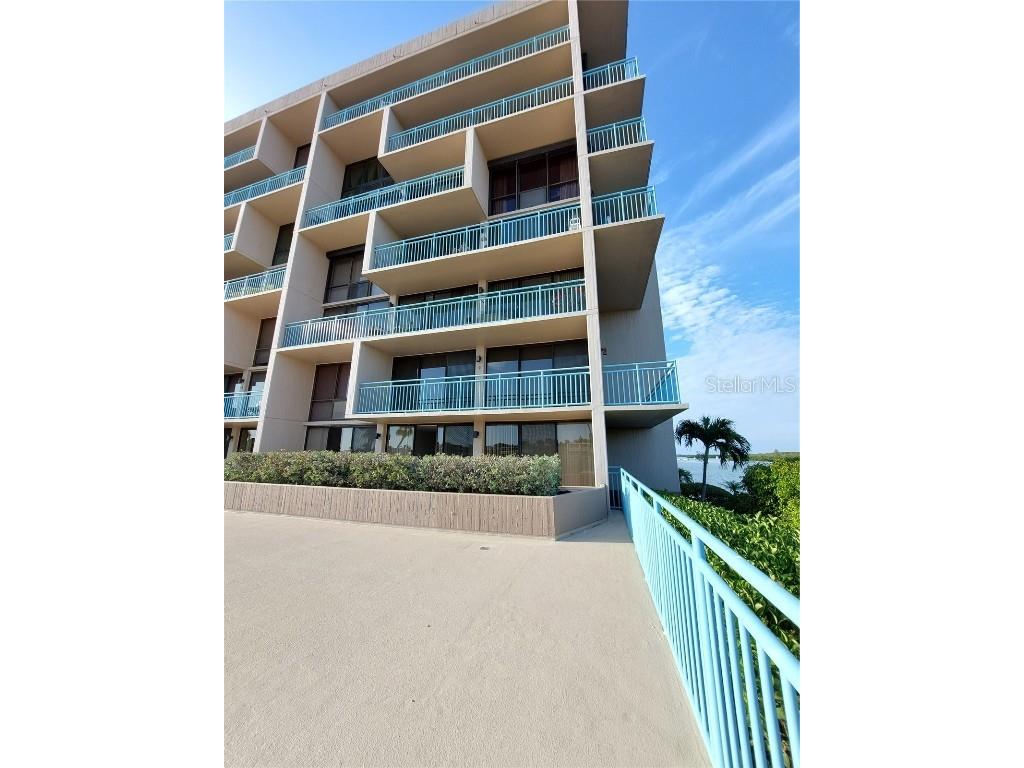 1 Key Capri #112E Treasure Island FL 33706 - BOCA CIEGA BAY T3439551 image1